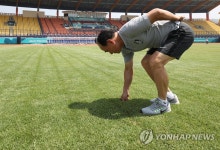경기장 잔디 직접 보니