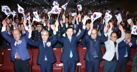 대한독립 만세 경남서 광복절 행사 잇따라