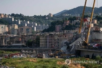 伊 교량붕괴 현장서 사흘째 밤샘 구조 작업…