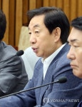 발언하는 김성태 원내대표
