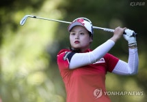아이언 티샷 하는 최혜진