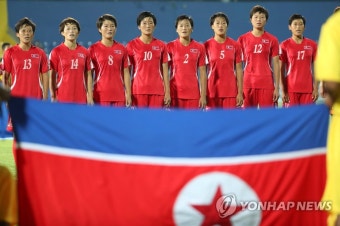 국가 부르는 북한 선수들