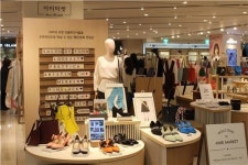 인플루언서가 뭐길래…온·오프라인 유통가 점령