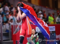 박영미 인공기 휘날리며