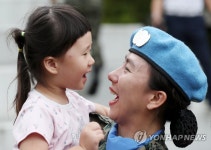 모녀의 작별인사