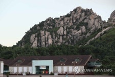 [이산가족상봉] 금강산 농협 건물에 자리잡은 北 대동강은행