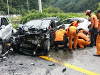 가평 국도에서 삼중 충돌…1명 사망·4명 부상