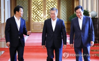 문 대통령, 이낙연 총리-임종석 비서실장과 함께