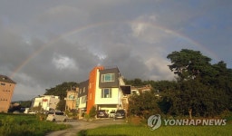 아침 하늘에 뜬 무지개