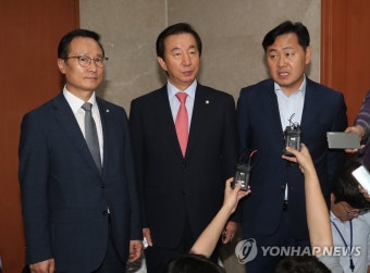 기자회견 하는 3당 원내대표