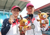 김기성과 문혜경 은메달 입니다