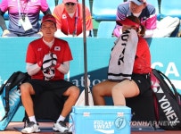 김기성과 문혜경 덥다