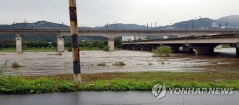 많은 비로 불어난 대전 갑천
