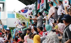 응원 열기 후끈한 소프트테니스장