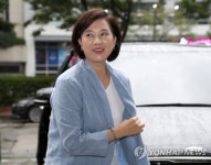 유은혜 인사청문요청안 제출…아들병역면제·위장전입 공방 예고