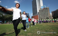 서울광장에 모여 강강서울래!