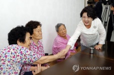 광주 경로당 찾은 김정숙 여사