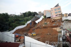 전문가 기울어진 상도유치원, 기둥 다 파괴…사용 불가