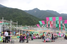 사람 몰린 울주세계산악영화제 광장