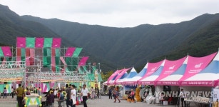 사람 몰린 울주세계산악영화제 광장