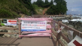 [현장 In] 65년 만에 개방된 속초 바다향기로…일부 구간 파도에 취약