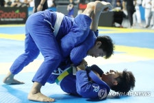 승부 펼치는 허경환