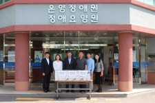 [충남소식] 아산교육청, 사회복지시설에 과자·과일 세트 전달