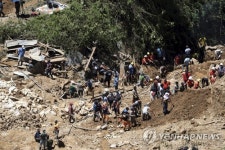 1%의 희망…수십명 매몰된 필리핀 광부 판자촌 맨손 구조(종합)