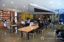 대학 내 지은 지역주민과 함께하는 복합문화공간