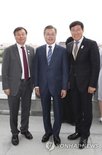 [평양정상회담] 문 대통령, 대동강변 기념촬영
