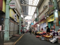 지갑은 얇고 물가는 비싸고…조선소 전통시장 추석 찬바람