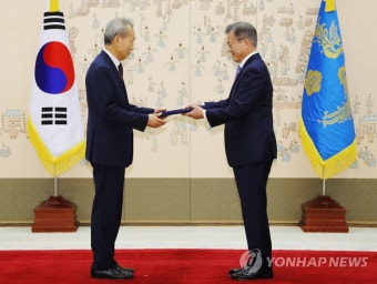 임명장 받는 이석태 헌법재판관
