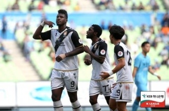 경남 말컹, 시즌 8차례 멀티골로 25호골…'득점왕 가자!'