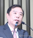 긴급 의원총회에서 발언하는 김병준