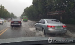 도로에 차오른 물