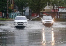 침수된 울산 공업탑로터리 도로