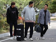 소집훈련 참가하는 김민재-김승규-이용