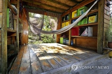 괴산 숲속작은책방의 오두막