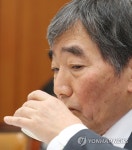 목타는 윤석헌 금융감독원 원장