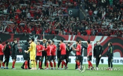 기쁨 나누는 축구 대표팀