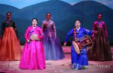 경기민요 공연 펼치는 이춘희 명창