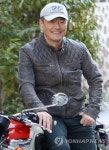 정찬, 바이크 위에서