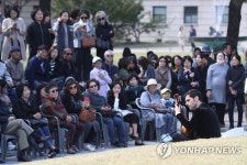 청중을 사로잡는 기타 선율