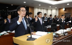 선서하는 정일영 사장