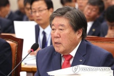 답변하는 최규성 한국농어촌공사 사장