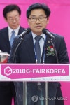 축사하는 경제과학기술위원장