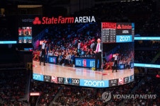 NBA 경기장에 설치된 삼성전자 360도 스마트LED 스크린
