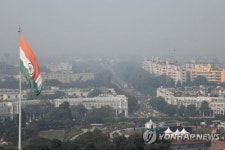 최악 대기오염 인도 뉴델리, 10년 넘은 경유차 운행 금지