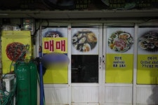 저녁에도 텅빈 부산 횟집들…매출 반토막에 울상