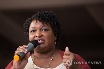 오프라 윈프리, 방송 접고 흑인 여성 주지사 후보 지원에 '올인'